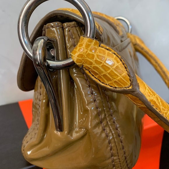 Prada Pattina Sottospalla Patent Leather Bag - Picture 6 of 10